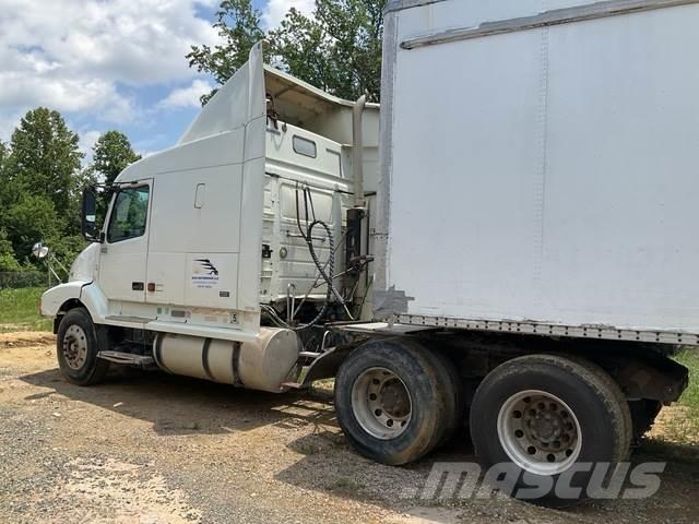 Volvo VNL Vetopöytäautot
