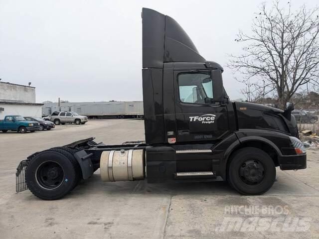 Volvo VNL Vetopöytäautot