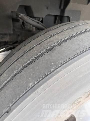Volvo VNL Vetopöytäautot