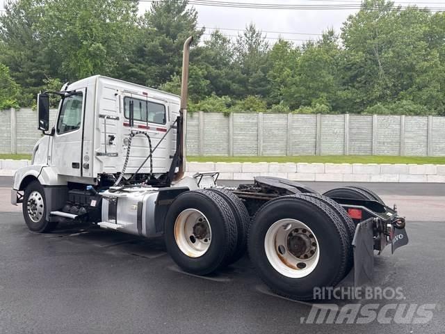 Volvo VNL Vetopöytäautot