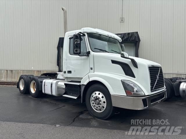 Volvo VNL Vetopöytäautot