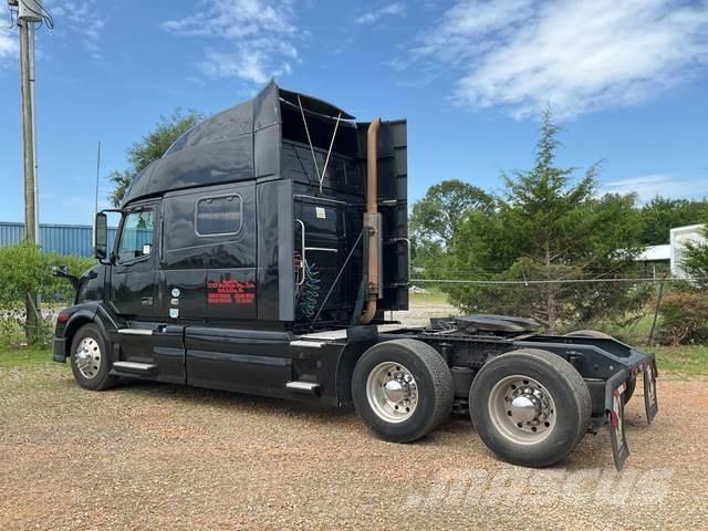 Volvo VNL Vetopöytäautot