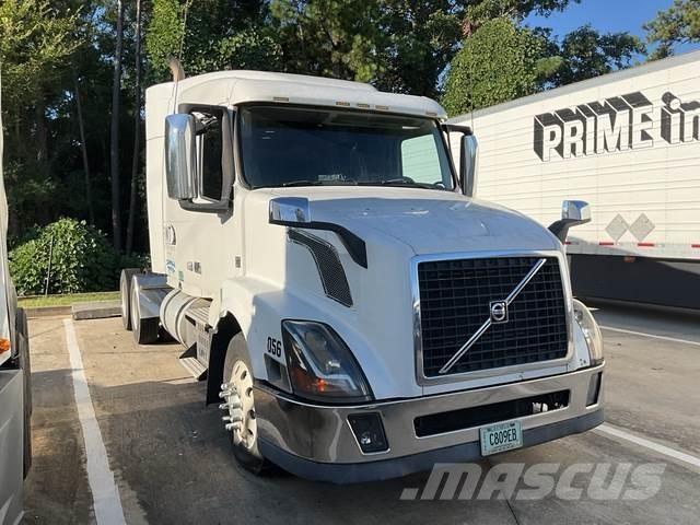 Volvo VNL Vetopöytäautot