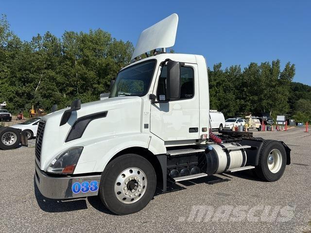 Volvo VNL Vetopöytäautot