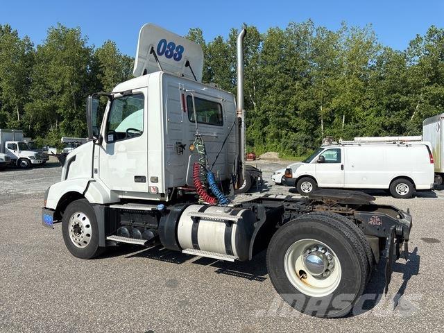 Volvo VNL Vetopöytäautot