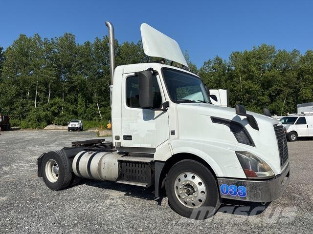 Volvo VNL Vetopöytäautot