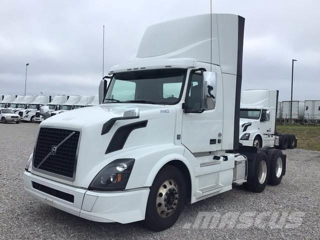 Volvo VNL Vetopöytäautot
