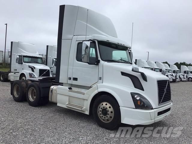 Volvo VNL Vetopöytäautot
