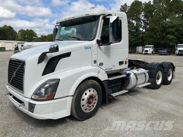 Volvo VNL Vetopöytäautot