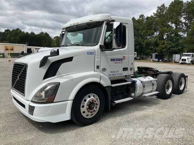 Volvo VNL Vetopöytäautot