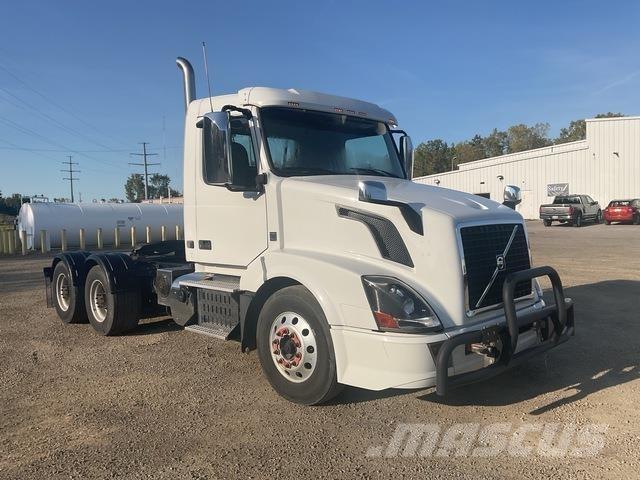 Volvo VNL Vetopöytäautot