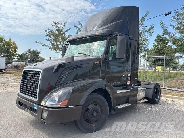 Volvo VNL Vetopöytäautot