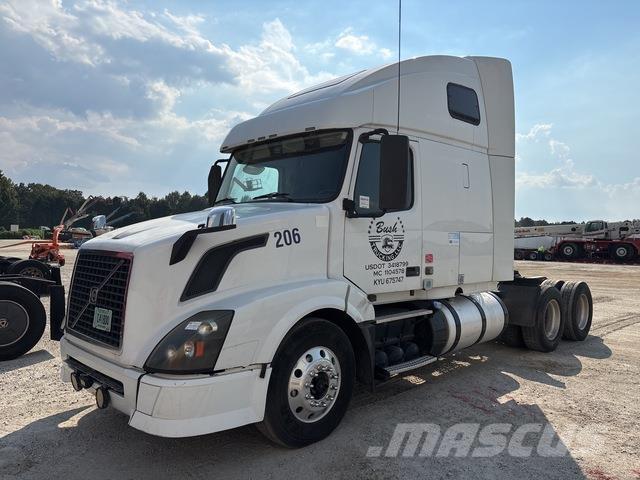 Volvo VNL Vetopöytäautot