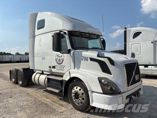 Volvo VNL Vetopöytäautot