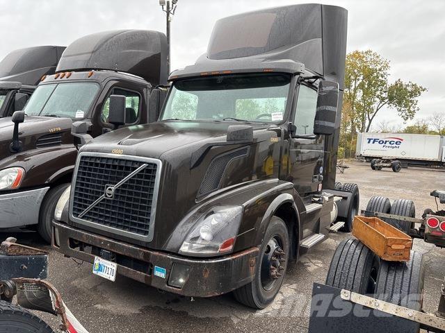Volvo VNL Vetopöytäautot