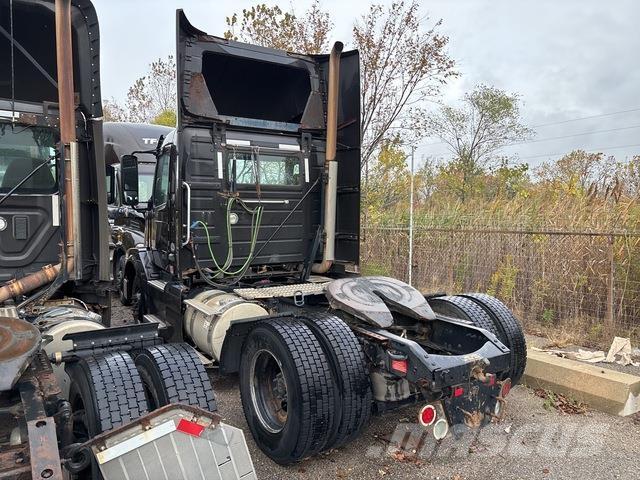 Volvo VNL Vetopöytäautot