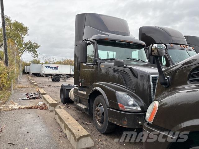 Volvo VNL Vetopöytäautot