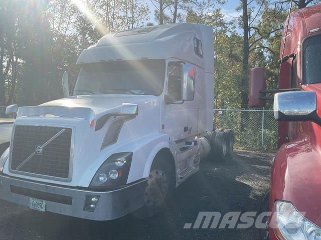 Volvo VNL Vetopöytäautot