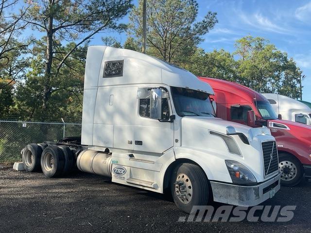 Volvo VNL Vetopöytäautot