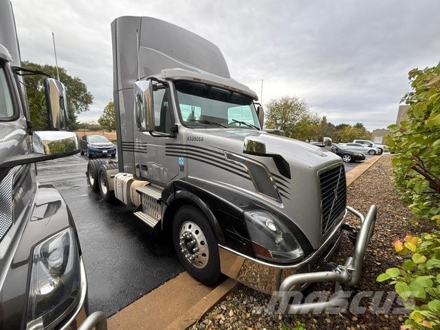 Volvo VNL Vetopöytäautot