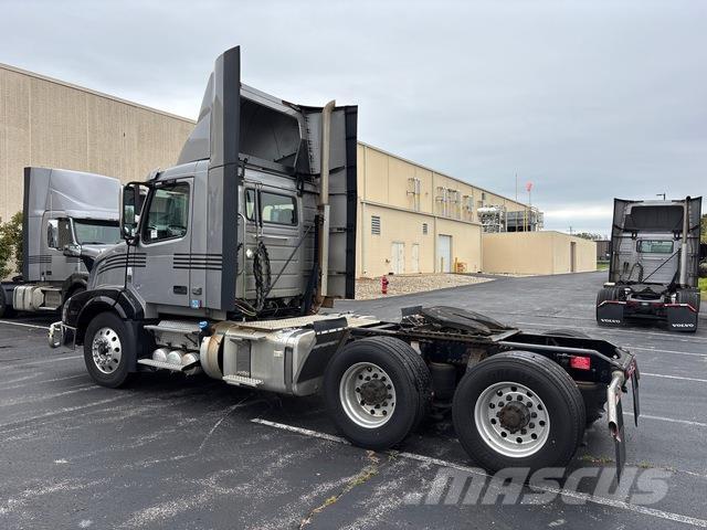 Volvo VNL Vetopöytäautot