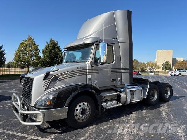 Volvo VNL Vetopöytäautot