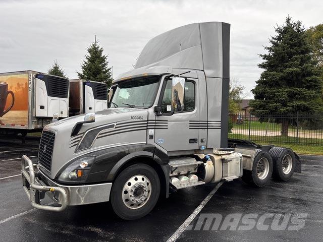 Volvo VNL Vetopöytäautot