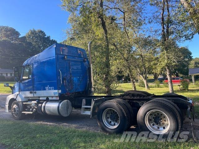 Volvo VNL Vetopöytäautot