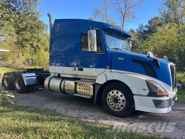 Volvo VNL Vetopöytäautot