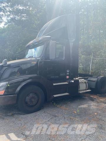 Volvo VNL Vetopöytäautot
