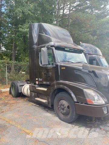 Volvo VNL Vetopöytäautot