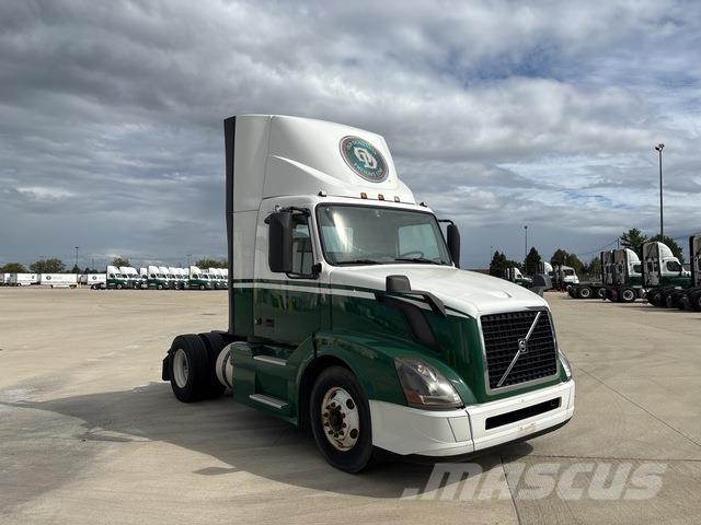 Volvo VNL Vetopöytäautot