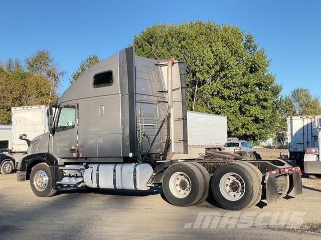 Volvo VNL Vetopöytäautot
