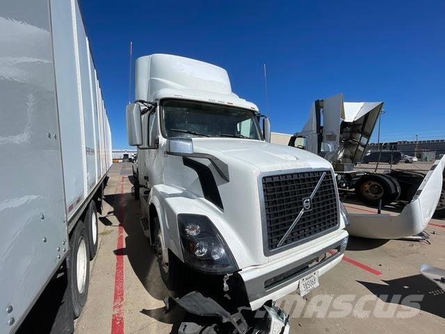 Volvo VNL Vetopöytäautot