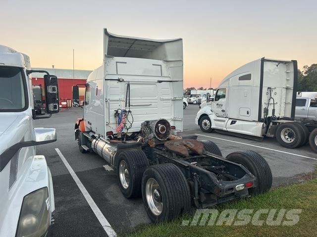 Volvo VNL Vetopöytäautot