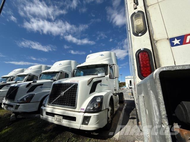 Volvo VNL Vetopöytäautot