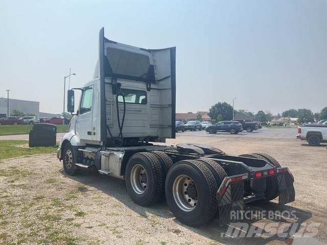 Volvo VNL 300 Vetopöytäautot