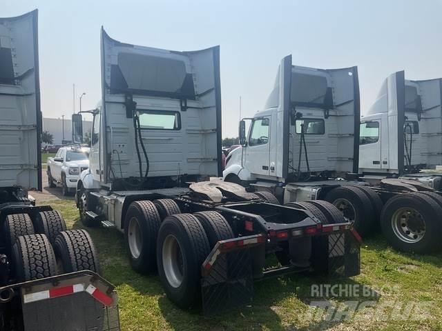 Volvo VNL 300 Vetopöytäautot