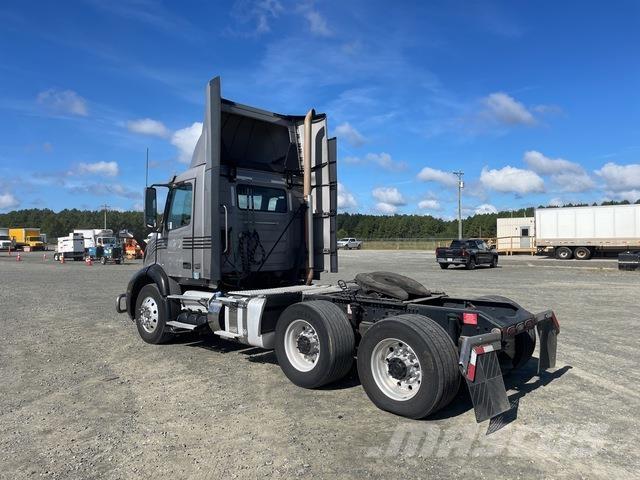 Volvo VNL 300 Vetopöytäautot