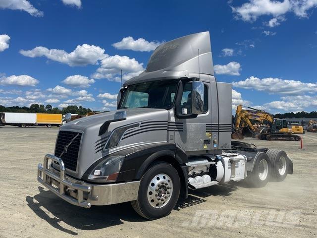 Volvo VNL 300 Vetopöytäautot