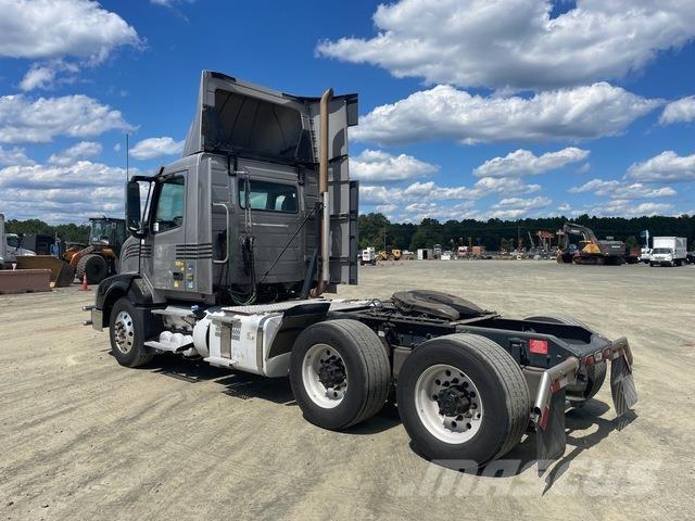 Volvo VNL 300 Vetopöytäautot