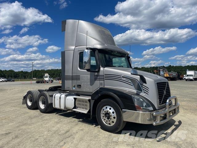 Volvo VNL 300 Vetopöytäautot