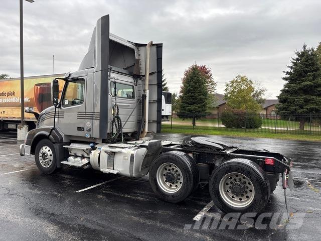 Volvo VNL 300 Vetopöytäautot