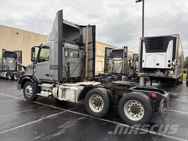 Volvo VNL 300 Vetopöytäautot