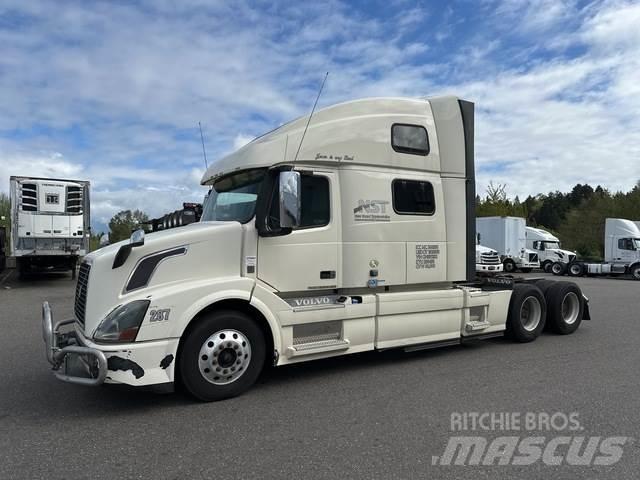 Volvo VNL 780 Vetopöytäautot