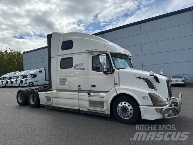 Volvo VNL 780 Vetopöytäautot