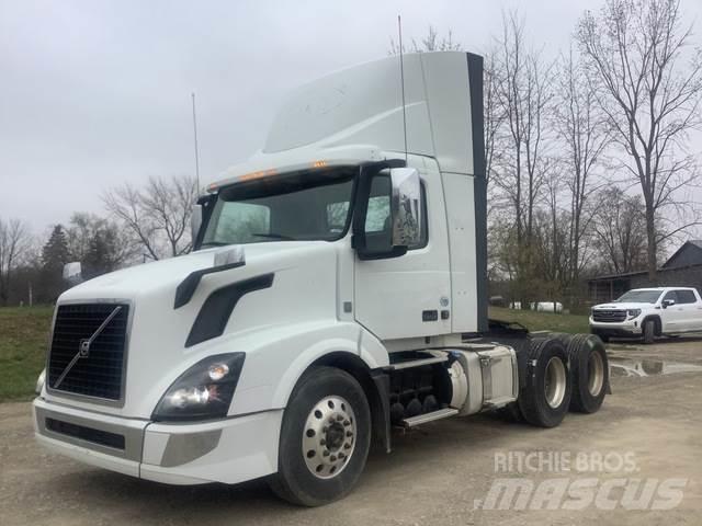 Volvo VNL300 Vetopöytäautot