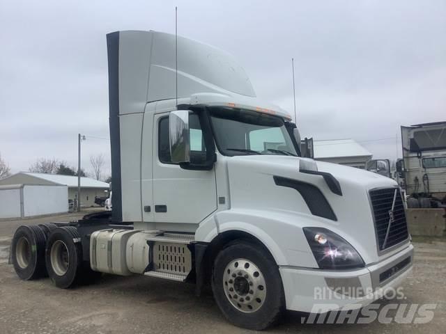 Volvo VNL300 Vetopöytäautot