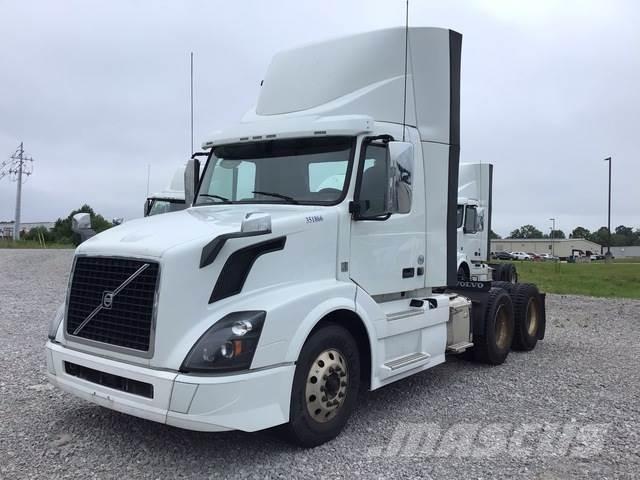 Volvo VNL300 Vetopöytäautot