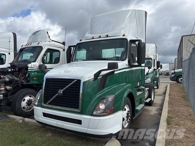 Volvo VNL42T Vetopöytäautot